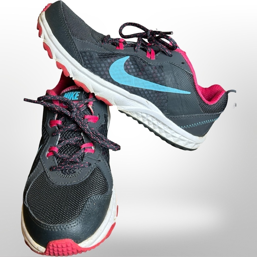 Nike Wild Trail Sneakers – Women’s Size 8 | Dark Grey ,Teal & Pink